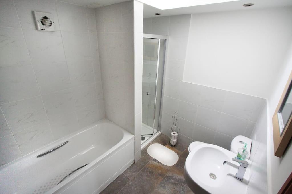 A Nicely Presented Friendly Comfortable Eco Cottage 桑伯里 外观 照片
